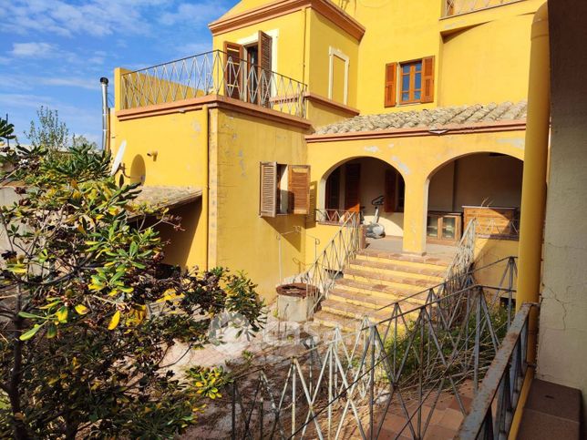 Casa indipendente in residenziale in 