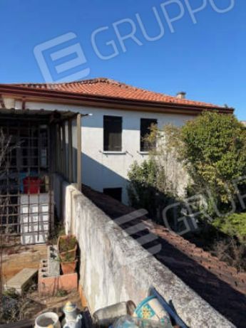 Casa bi/trifamiliare in residenziale in Via Bastie 136