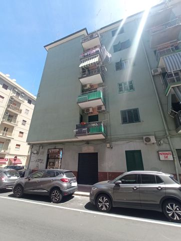 Negozio/locale commerciale in commerciale in Via Emilia 39 a