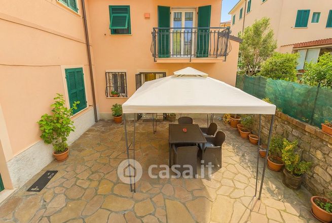Casa indipendente in residenziale in Largo Marcantone