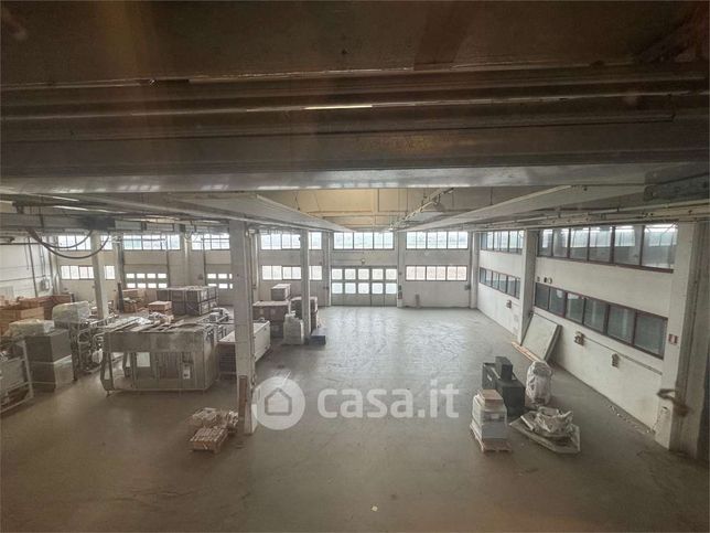 Capannone in commerciale in Via Don Franchini