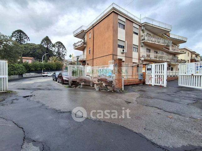 Box/posto auto in residenziale in Via Luigi Sturzo 1