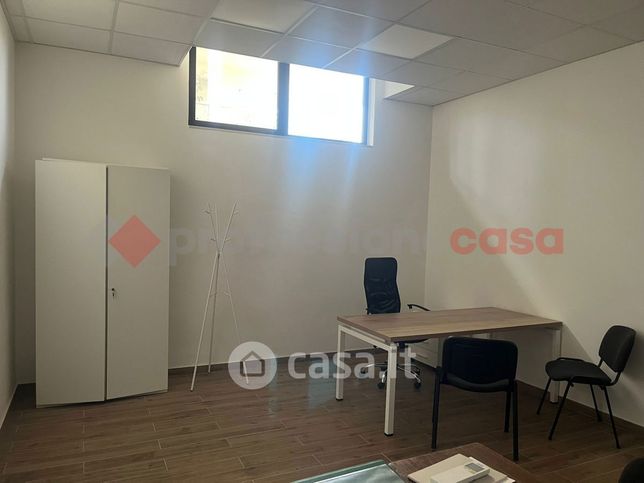 Ufficio in commerciale in Via Tortaia 3