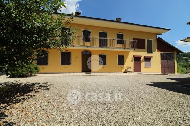 Casa bi/trifamiliare in residenziale in Località Socche 6