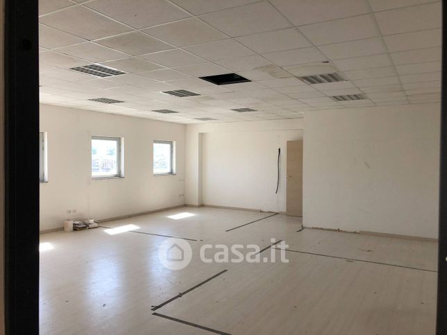 Ufficio in commerciale in Via Aldo Bartocci 7