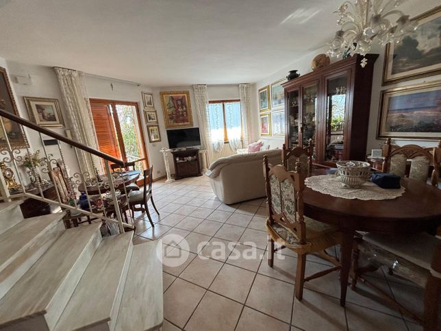 Villetta a schiera in residenziale in Via San Vitale 38
