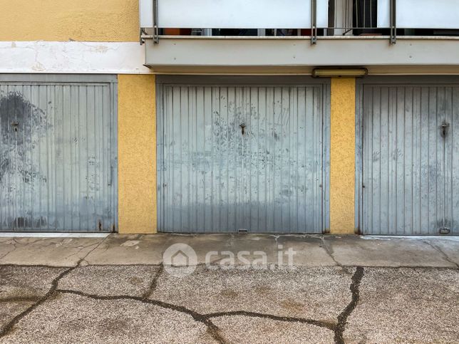 Box/posto auto in residenziale in Via della Visitazione 48