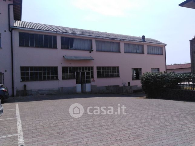 Capannone in commerciale in Cavour 89
