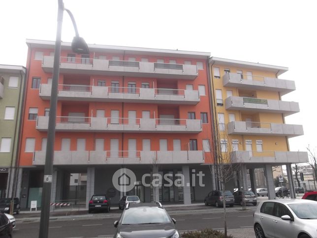 Ufficio in commerciale in Viale dell' Industria 14