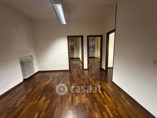 Ufficio in commerciale in 