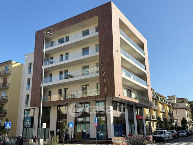 Ufficio in commerciale in Via Edmondo de Amicis 19