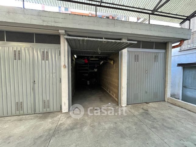 Box/posto auto in residenziale in Via Matteo Bartoli 18