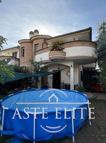 Villetta a schiera in residenziale in Via Gozzi 27