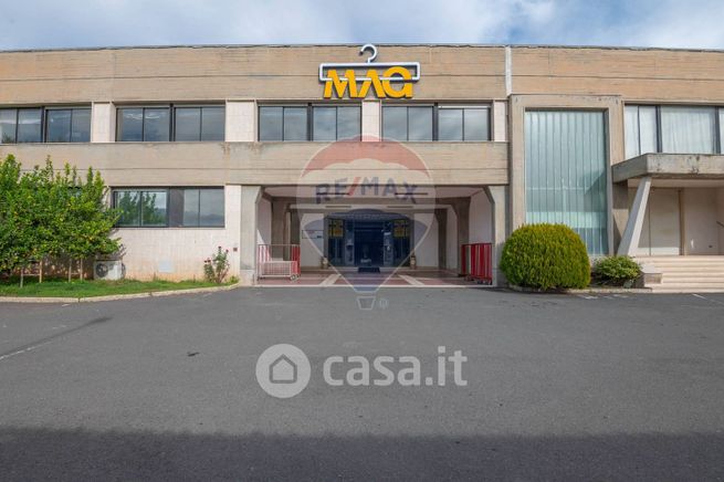 Capannone in commerciale in Contrada Soccorso