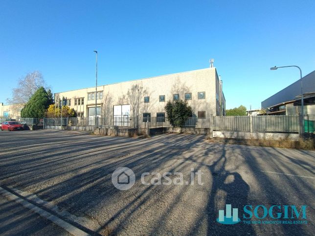 Capannone in commerciale in Via Maestri del Lavoro 14