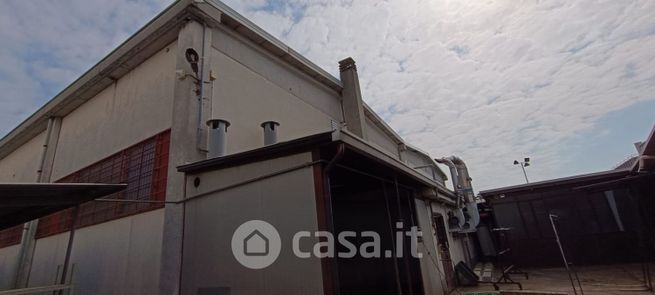 Capannone in commerciale in Via Pavia 9