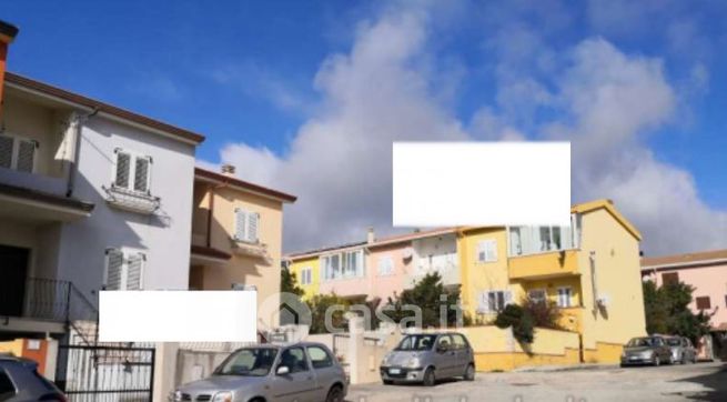 Villetta a schiera in residenziale in Via Yourcenat 8