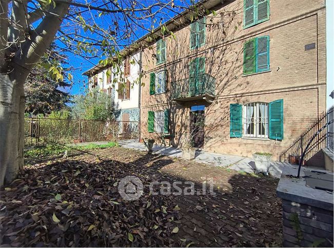 Casa bi/trifamiliare in residenziale in 
