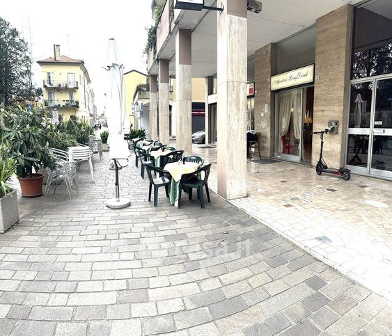 Negozio/locale commerciale in commerciale in Via Giuseppe Mazzini 51