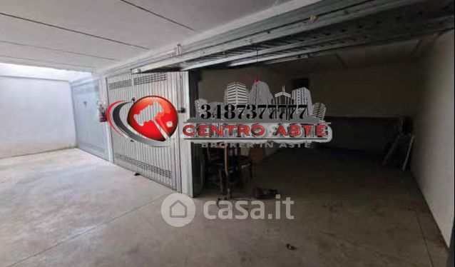 Box/posto auto in residenziale in Via Pietro Romani