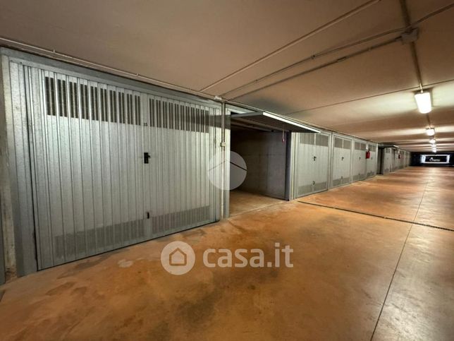 Box/posto auto in residenziale in Via Fratelli Cervi 3