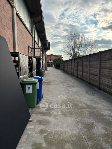 Capannone in commerciale in Via San Fiorano 60