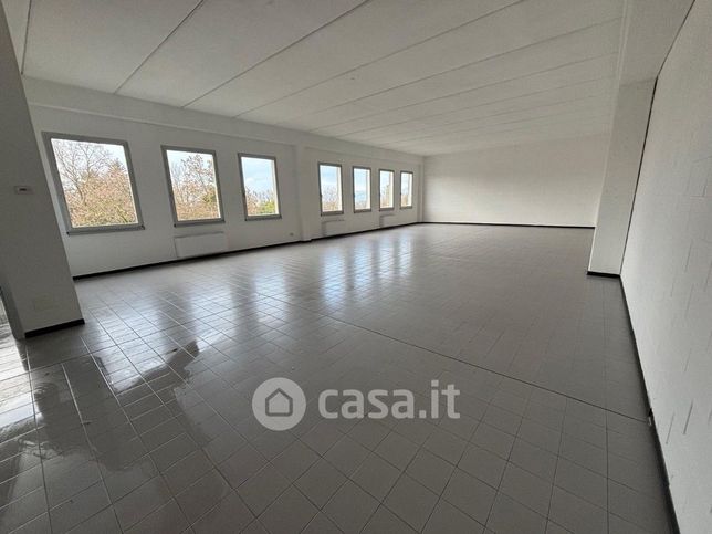 Ufficio in commerciale in 