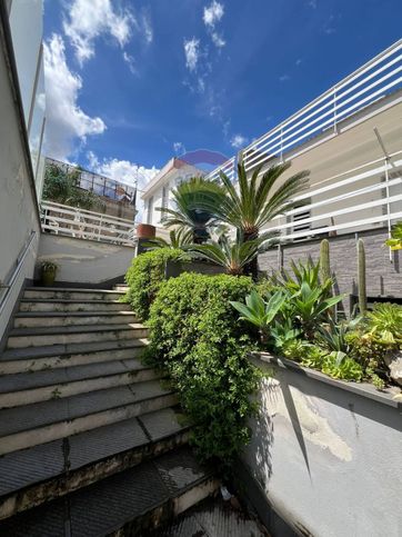 Casa indipendente in residenziale in 