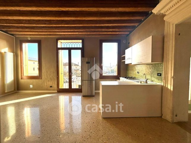 Appartamento in residenziale in Viale Italia 2