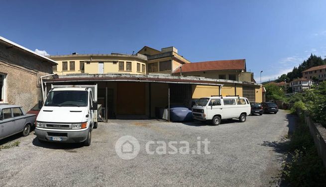 Capannone in commerciale in Via Natale Gallino