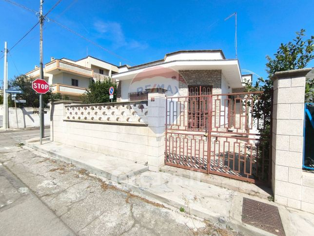 Casa indipendente in residenziale in Via Duilio 28