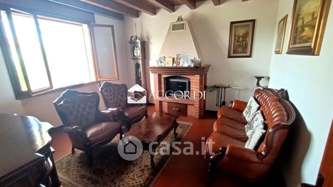 Casa indipendente in residenziale in