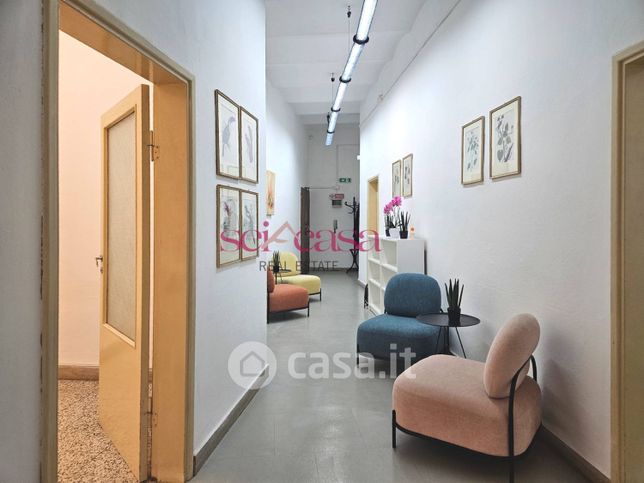 Ufficio in commerciale in 