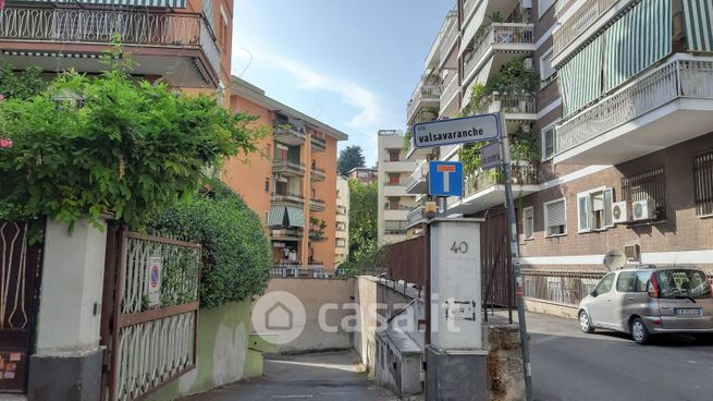 Garage/posto auto in residenziale in Via Valsavaranche 40