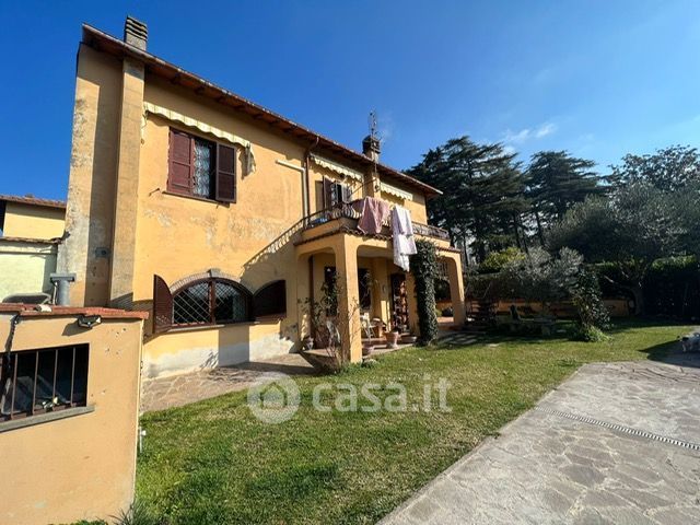 Villa in residenziale in Via Anagnina