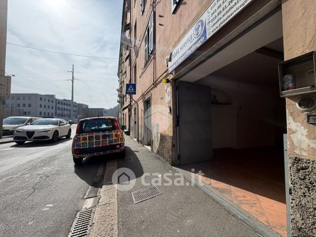 Capannone in commerciale in Via Evandro Ferri