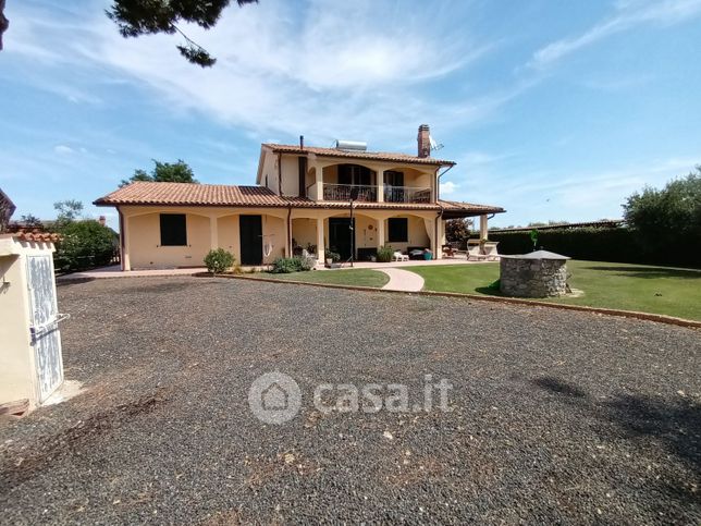 Casa indipendente in residenziale in 