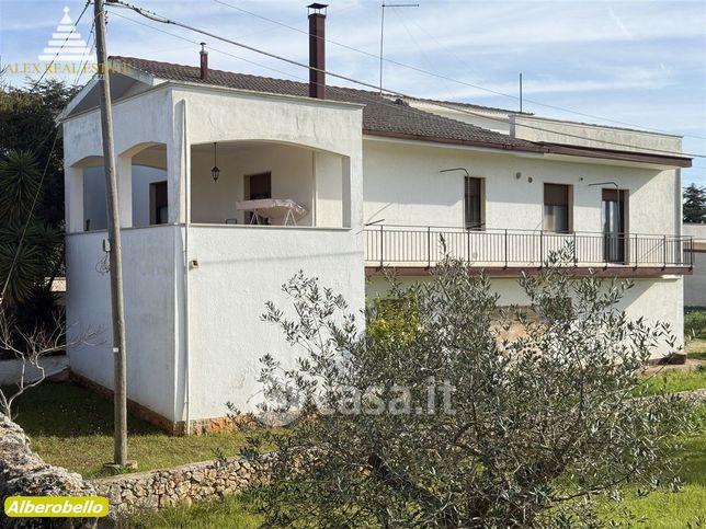 Casa bi/trifamiliare in residenziale in Contrada Coreggia