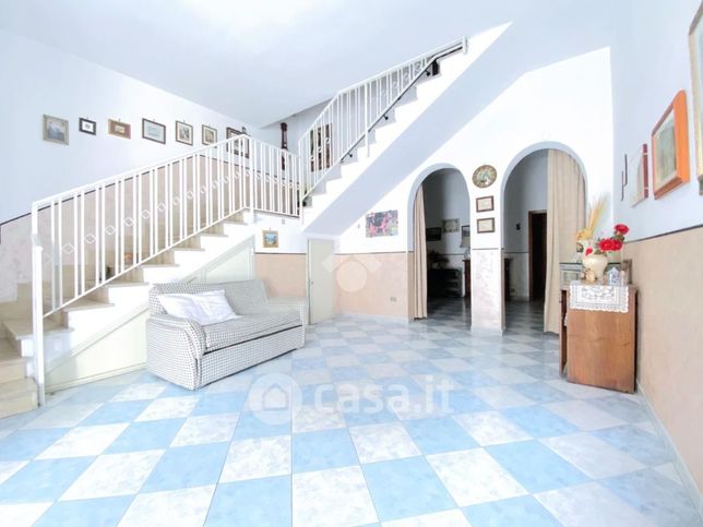 Casa indipendente in residenziale in Via Luigi Carlo Farini 43