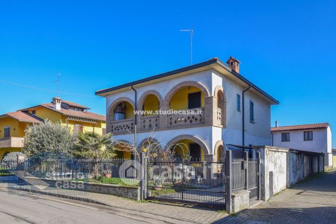 Casa indipendente in residenziale in Via Roma 74