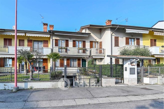 Villetta a schiera in residenziale in Via Carso 51