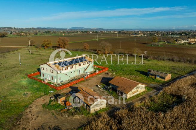 Villa in residenziale in Via Carlo Poerio 4