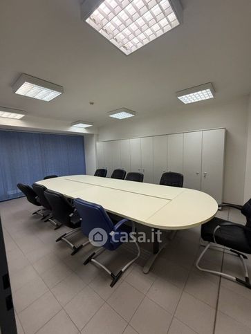 Ufficio in commerciale in Via Padova 98