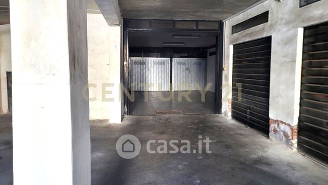 Box/posto auto in residenziale in Via Genova 35