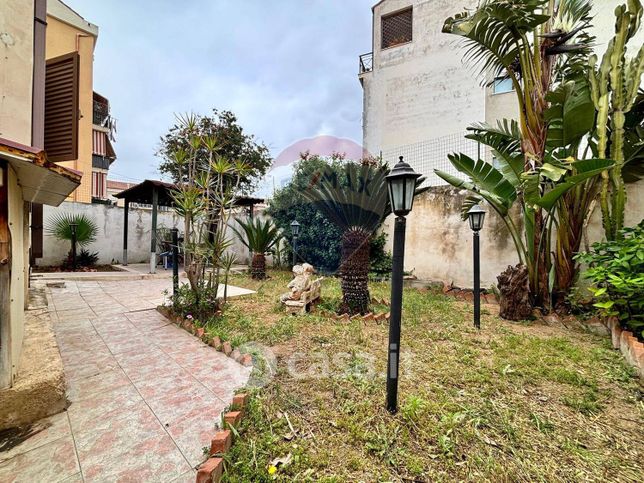 Villa in residenziale in Via Giacinto Menotti Serrati 5