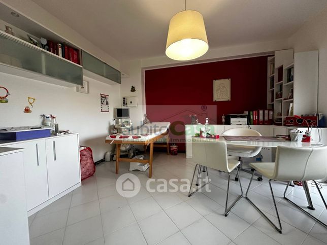 Ufficio in commerciale in Viale Abruzzo 20