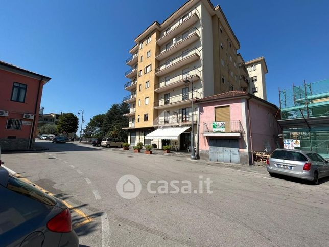 Casa bi/trifamiliare in residenziale in Piazza Alcide De Gasperi 6