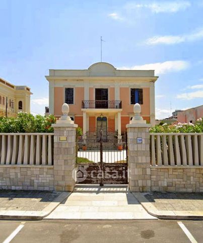 Villa in residenziale in Lungomare Cristoforo Colombo 240