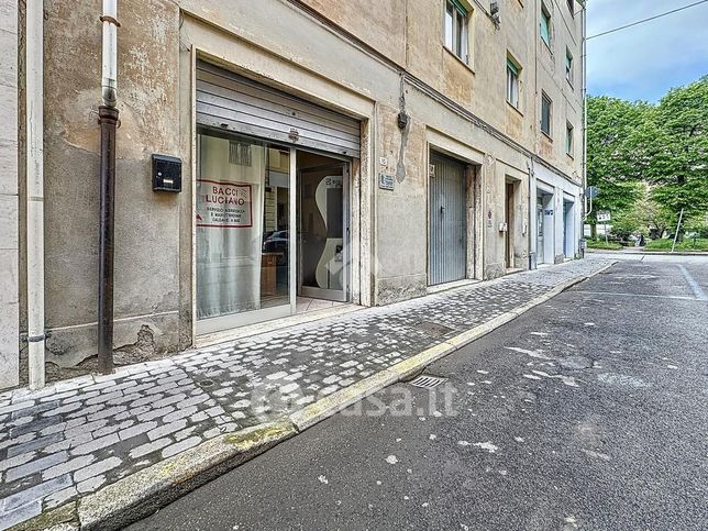 Capannone in commerciale in Via V. Caciagli 10
