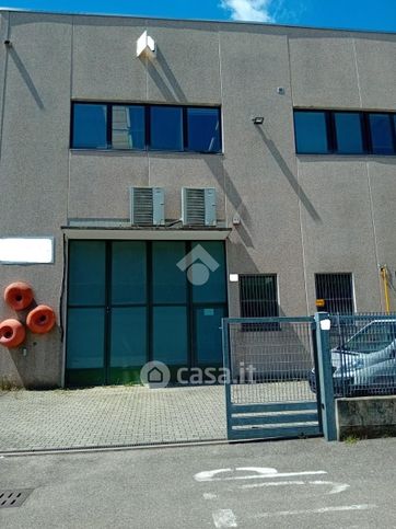 Capannone in commerciale in Via Brughetti 1